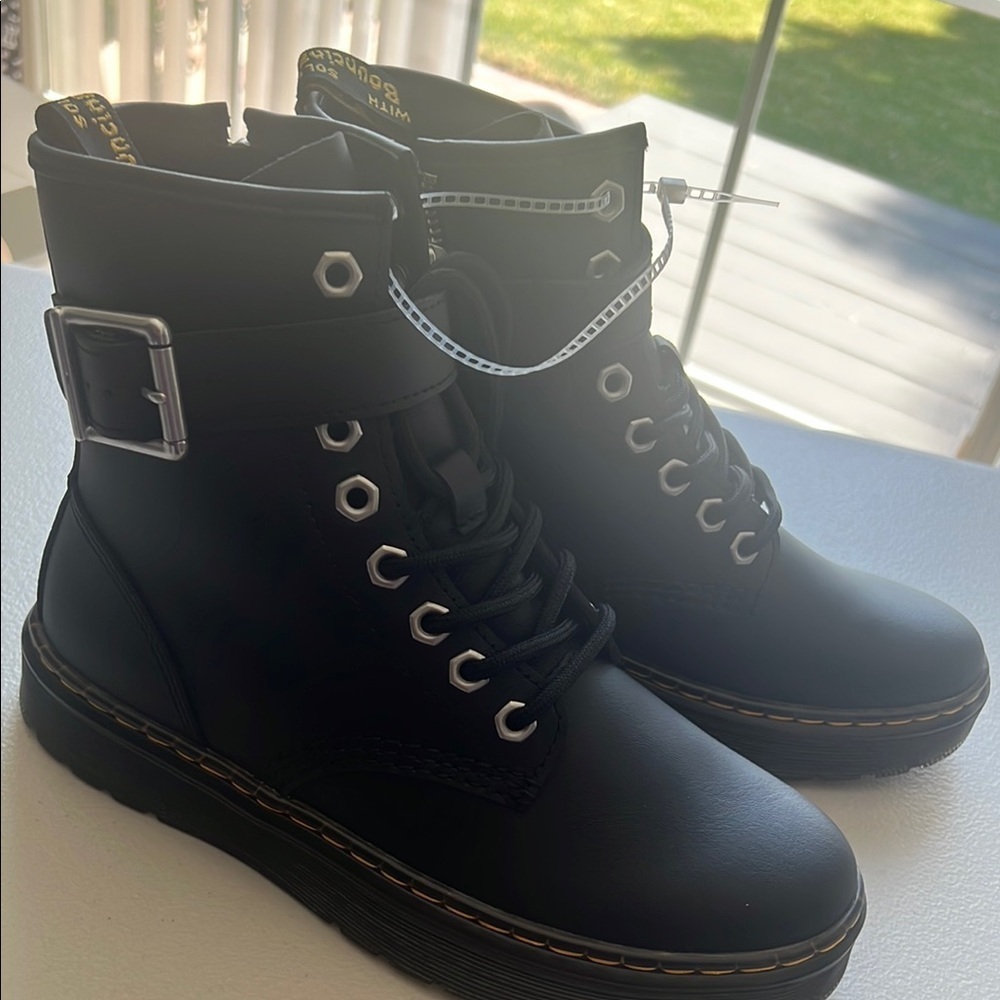 Dr. Martens Black Lace-Up Combat with side zipper Boots women’s SZ 7 Black NWOT